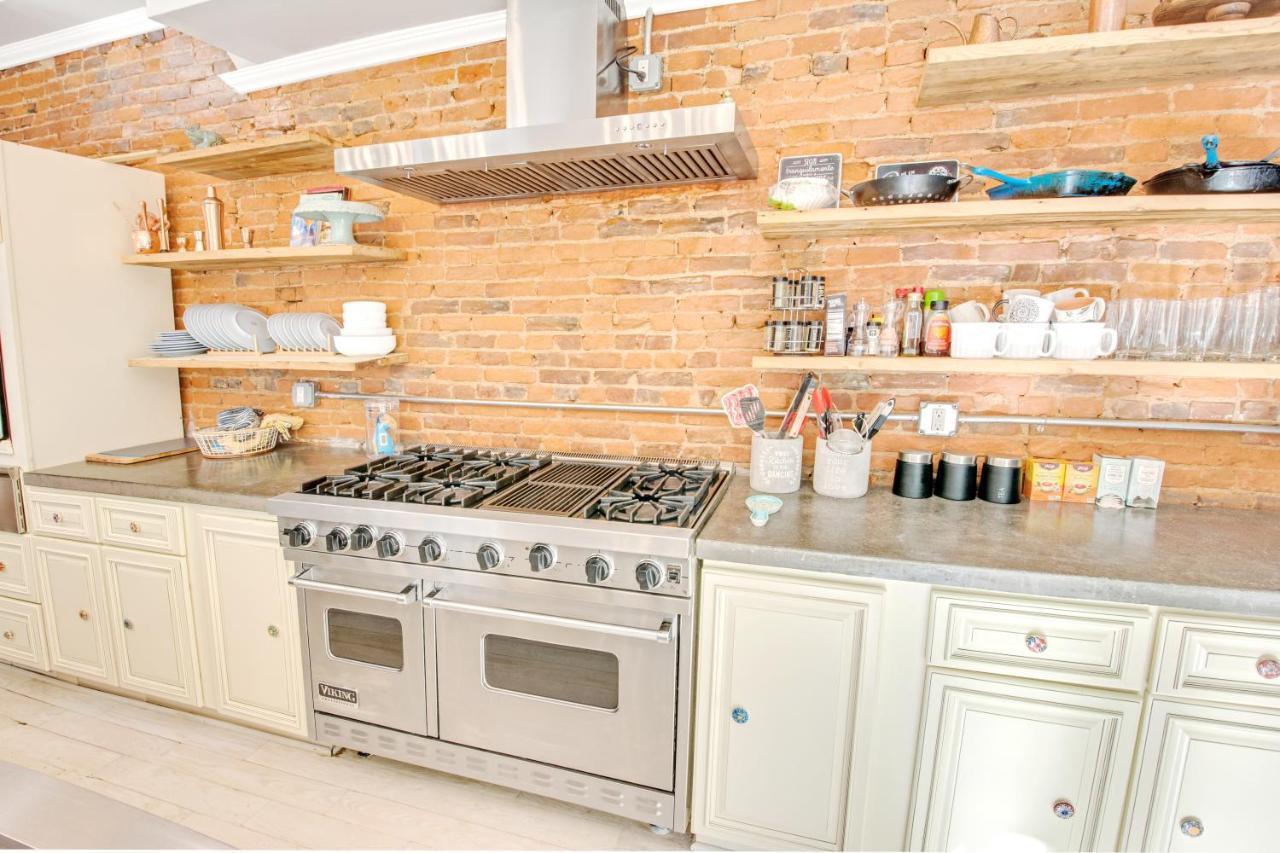 Apartamento Spacious Oasis - Parking, Private Patio & Roofdeck *