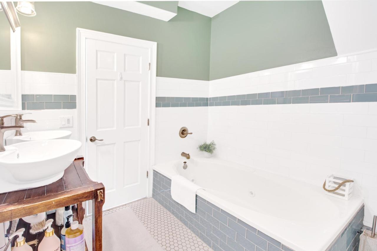 Spacious Oasis - Parking, Private Patio & Roofdeck Filadelfia