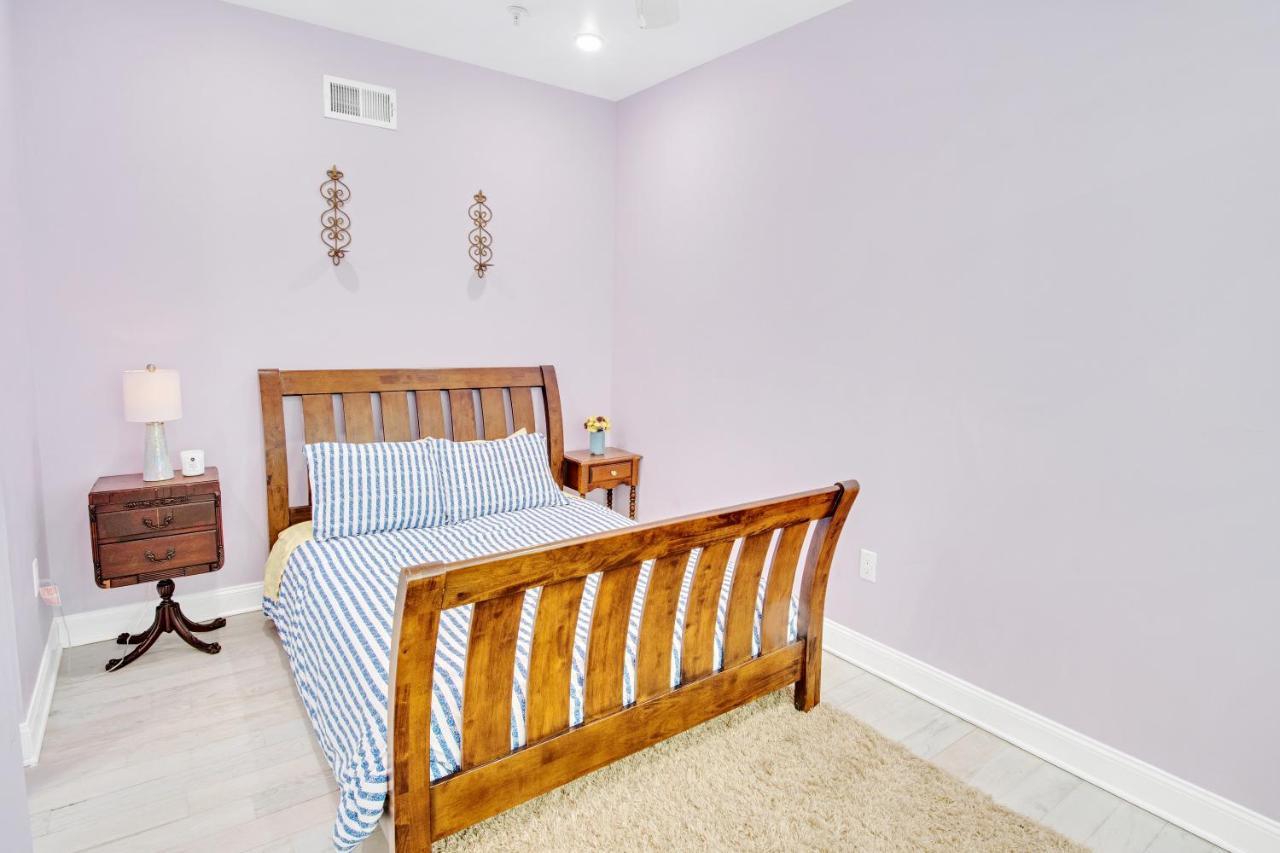 Spacious Oasis - Parking, Private Patio & Roofdeck Apartamento