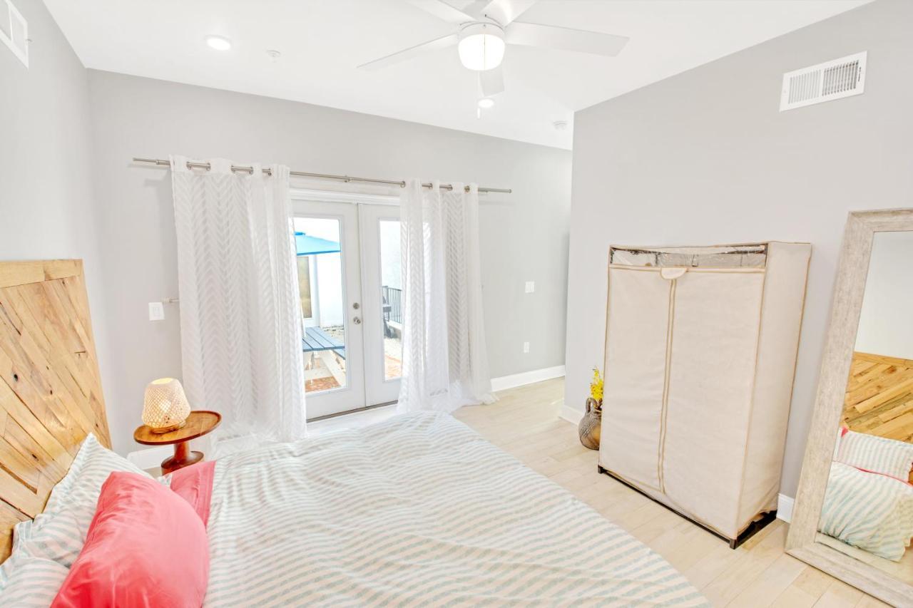 Apartamento Spacious Oasis - Parking, Private Patio & Roofdeck *