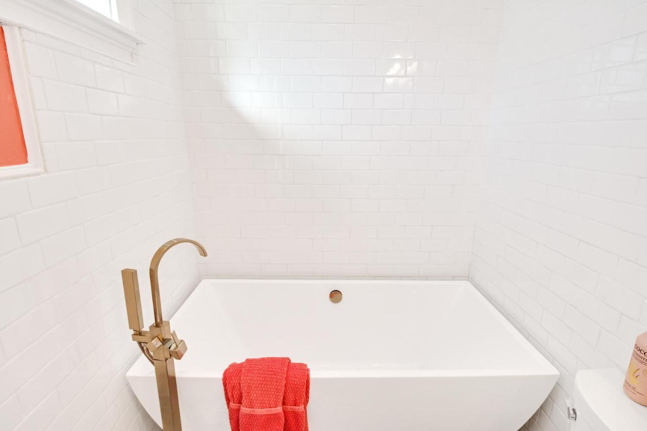 Spacious Oasis - Parking, Private Patio & Roofdeck Apartamento *